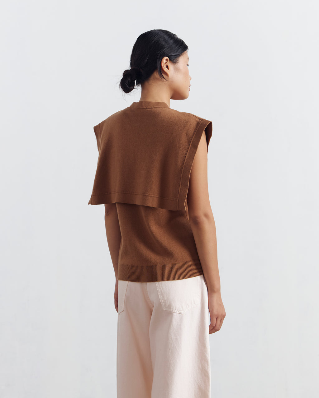 Elke Vest [Brown]